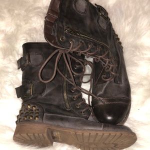 Combat boots
